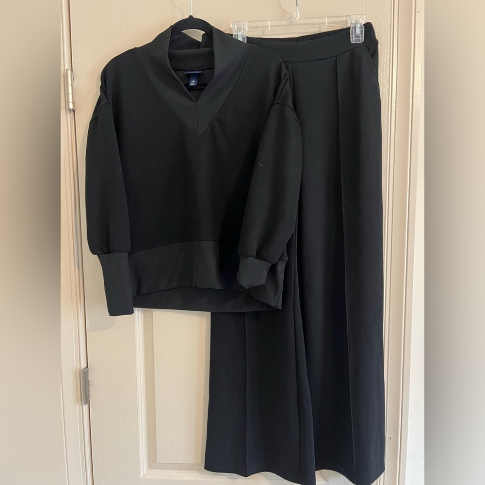 Black Wide Leg Pants and V Neck Pullover